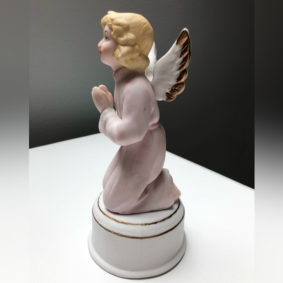 Vintage Musical I’m Dreaming of a White Christmas Angel Figurine - Picture 5 of 8